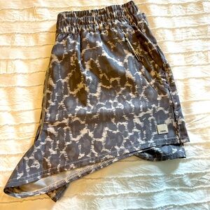 Vuori shorts 3” inseam